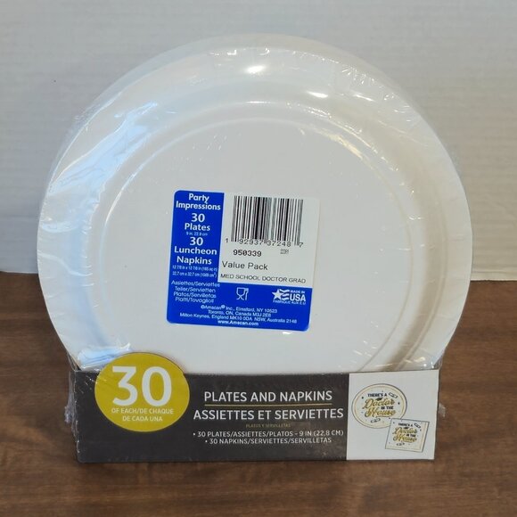 Theres a Doctor In The House Graduation Tablewear - Picture 4 of 4